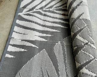 Grey and White Palm Leaf Indoor/Outdoor Area Rug