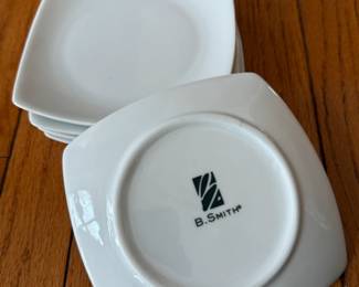B. Smith with Style White Square Plates
