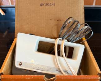 Vintage Hamilton Beach (Model 97) Mixette Electric Hand Mixer