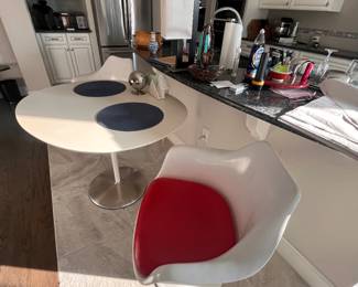 Knoll Tulip Table with 4 Chairs