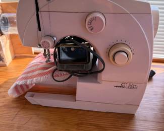 portable mini sewing machine