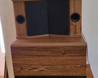 vintage set of dbx Soundfield 3x2 RS Plus bookshelf speakers and subwoofer. 