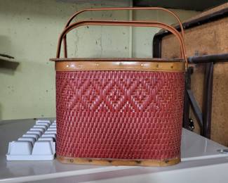 VINTAGE PICNIC BASKET