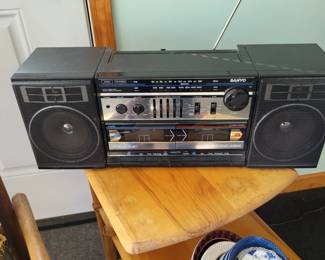 Sanyo MW2270 double cassette boombox 