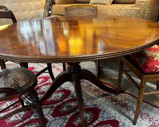 Round Pedestal Dining Room Table 