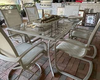 Patio table & 6 chairs