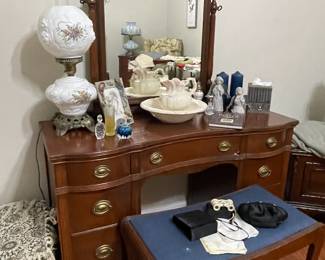 Mahogany vanity dresser