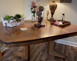 Nice dining table 