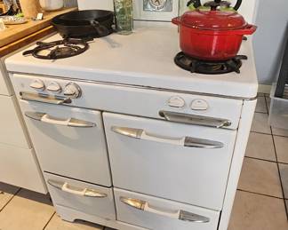 Vintage O'Keefe & Merritt gas stove with oven/storage.
