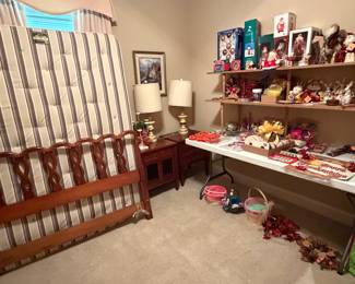 Henredon furniture
Steamed & Foster bed