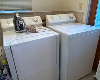Maytag washer/dryer with center agitator. 