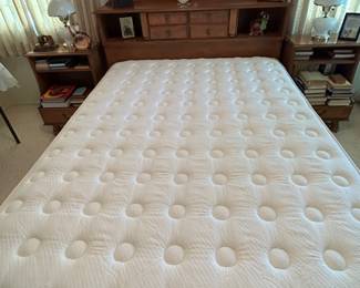Ultra plush Sealy Mattress. Clean, like new.