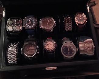 Close to 100 men's watches, more pictures to follow.
