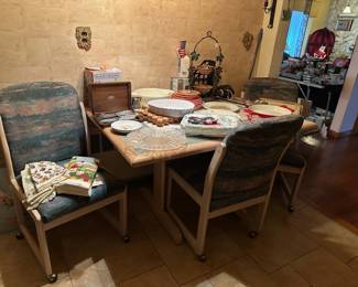 Table & Chairs