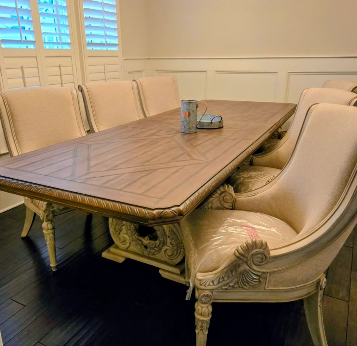 There is plastic on all the seats (pictured) protecting them.  The table and chairs are in perfect condition. STUNNING!!!!