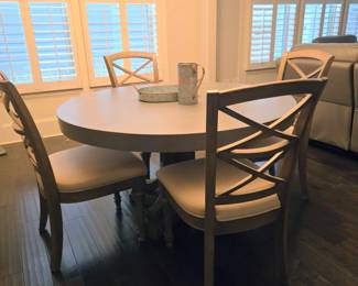 Beautiful Breakfast Table w/ (4) chairs
