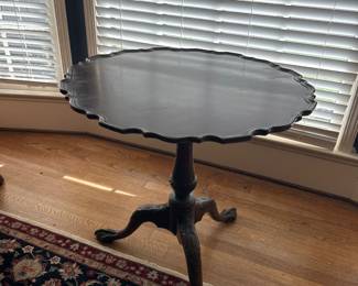 Chippendale Tilt top table Mahogany table reproduction of a piece on display at the Edison
institute in Dearborn, Michigan produced by Colonial Mfg co. Zeeland Michigan. Dimensions: 
28” W 28” D 28” H probably purchased in the early 50s... 