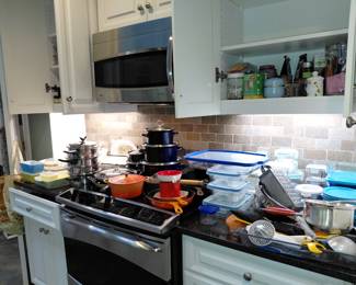 Kitchen items galore! Vintage Pyrex!