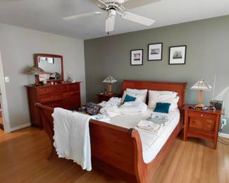 Queen size Sleigh Bed Bedroom set.