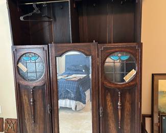 Knock down wardrobe with central mirror and 2 doors with stained glass windows which are not attached, but easily put in place.