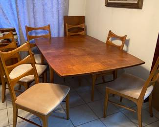 Amazing MCM table with six chairs.