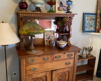 This sale also has some really cool old lamps.