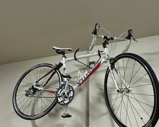 SPECIALIZED ROAD BIKE RARELY USED IN GREAT CONDITION