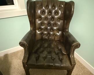 TRADITIONAL ARM CHAIR