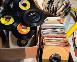 .45 RPM records. Various artists. Childrens. Rock. Country. Motown.  https://modestlambestatesales.hibid.com/