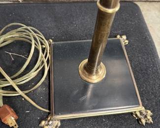 Claw feet.  https://modestlambestatesales.hibid.com/