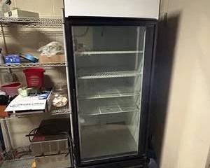 True GDM-26 Commercial Glass-Door Refrigerator / Beverage Merchandiser
