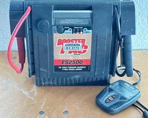 Booster PAC ES2500 12V Jump Starter Power Supply 1100 Peak Amps Portable Charger