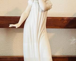 Nao Figurine - Girl Yawning