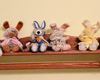 Quilt Holder w/Shelf 