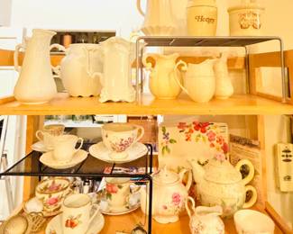 Close-up of teapot / tea cups