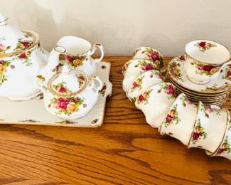 Royal Albert - Old Country Roses Tea Set