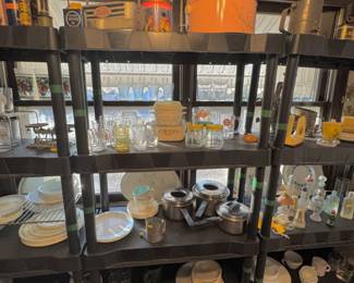 MCM Cake Carrier - Pans - More