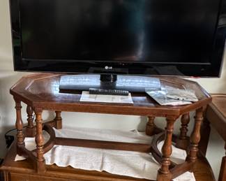 TV & 2 Coffee Tables