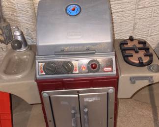 Little Tykes Get Out & Grill Outdoor Barbecue!