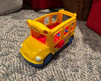 Mattel Little People 2013 Lil’ Movers Musical School Bus 