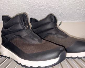 North Face Women’s Zip Boot (BN)!
