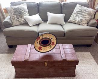 Smith Brothers Indiana Couch w/Pillows, Primitive Solid Wood Chest!

