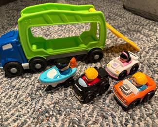 Fisher Price Little People Wheelies Car Carrier Semi Truck Hauler w/4 Cars