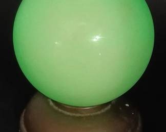 2 inch shooter marble, glows under black light, uranium vaseline interest