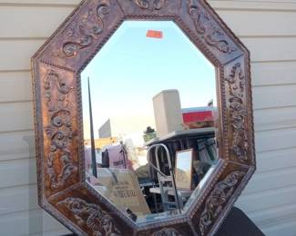 FRAMED OCTOGAN MIRROR