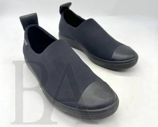 SLIP ON SHOES