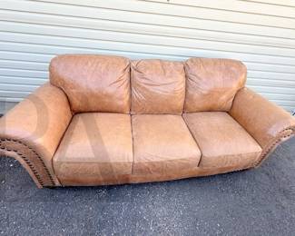 LEATHER NAIL HEAD SOFA 