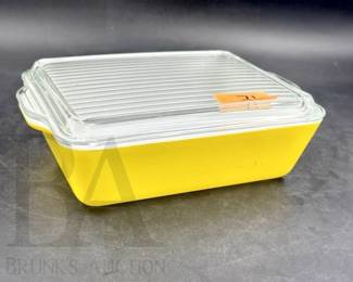 VINTAGE PYREX LIDDED REFRIGERATOR BOX 