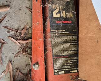 Olympia 2 1/4 ton hydraulic jack