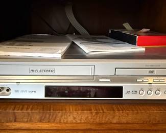 JVC VHS/DVD Player